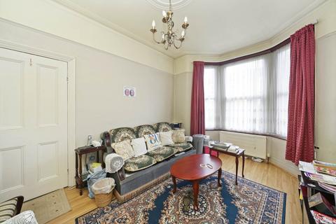 2 bedroom flat for sale, Twickenham Rd, London