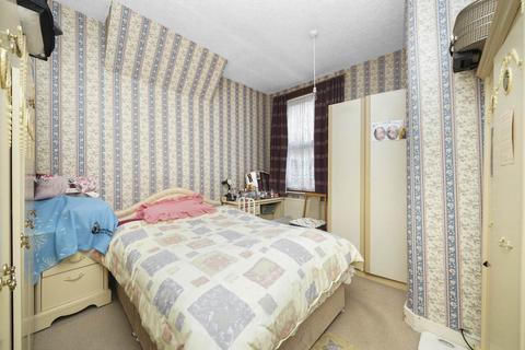 2 bedroom flat for sale, Twickenham Rd, London