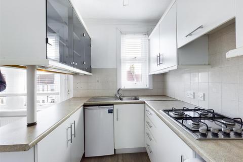 2 bedroom flat to rent, Queens Park Road, Brighton