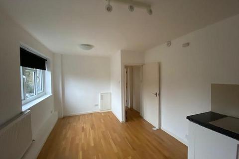 1 bedroom flat to rent, Enmore Road, LONDON