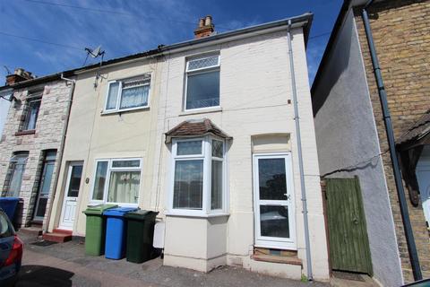 2 bedroom end of terrace house to rent, 8 Charlotte StreetSittingbourneKent