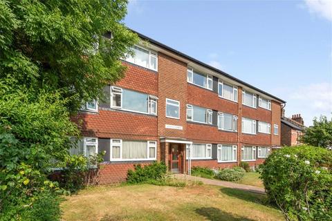 2 bedroom flat to rent, Durham Road, Raynes Park