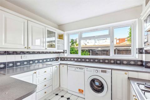 2 bedroom flat to rent, Durham Road, Raynes Park