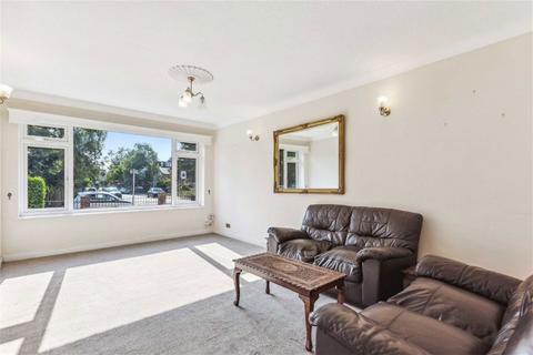 2 bedroom flat to rent, Durham Road, Raynes Park