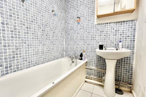 2 bedroom flat for sale, The Lindales, Grasmere Road, Tottenham, N17