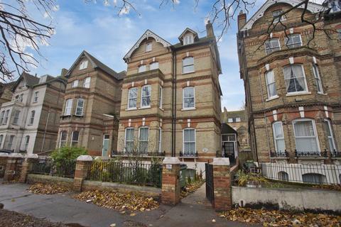 2 bedroom flat for sale, Earls Avenue, Folkestone, CT20