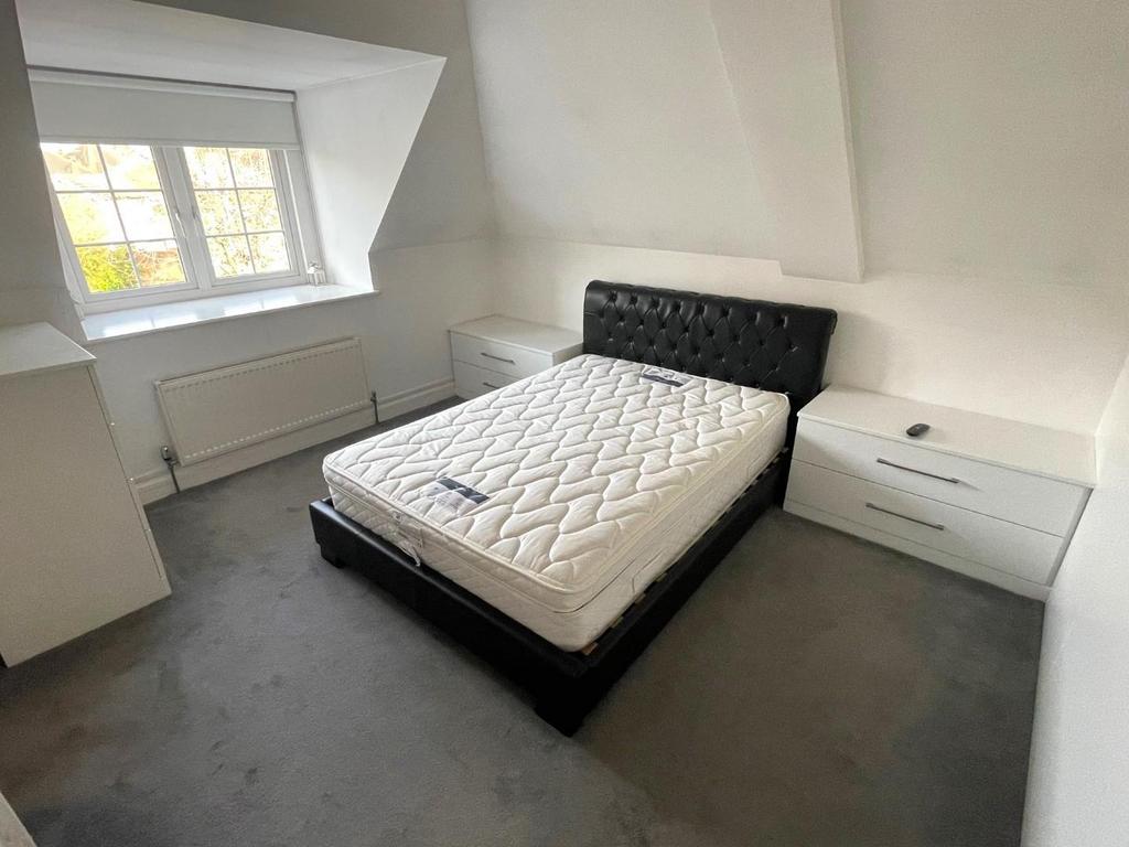 BEDROOM 1.jpg