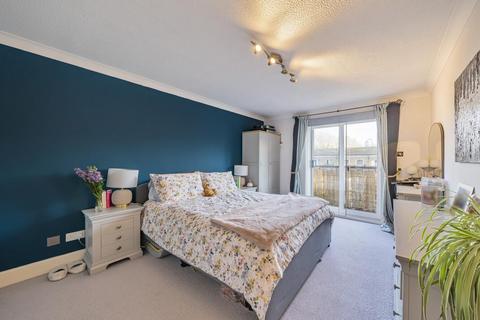 2 bedroom flat for sale, Plough Way, Surry Quays