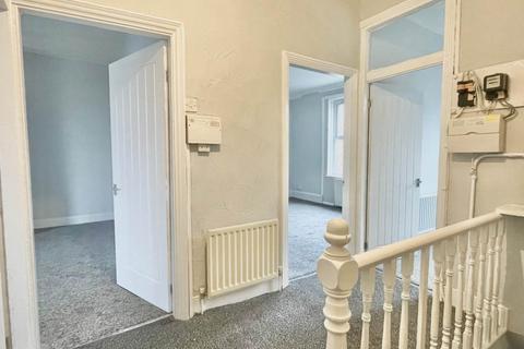 3 bedroom flat to rent, Windsor Avenue, Gateshead NE8