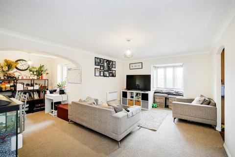 2 bedroom flat for sale, Devon Court, Buckhurst Hill