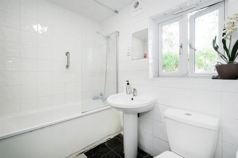 2 bedroom flat for sale, Devon Court, Buckhurst Hill