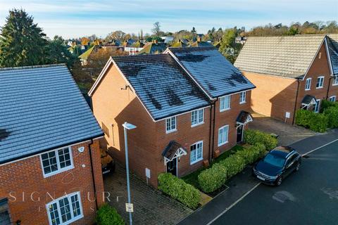 3 bedroom semi-detached house for sale, Fraser Crescent, Watford