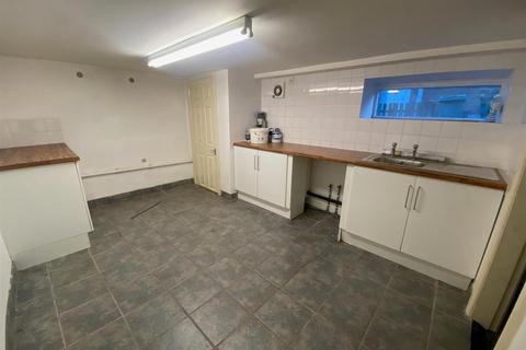 3 bedroom end of terrace house to rent, Lower Wellhouse, Golcar, Huddersfield