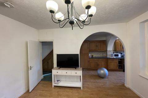 2 bedroom flat to rent, Birchen Grove, London NW9