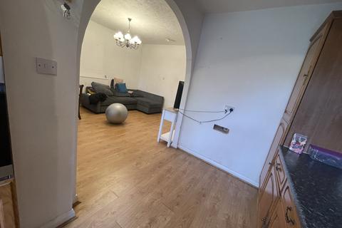 2 bedroom flat to rent, Birchen Grove, London NW9