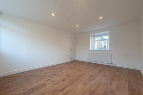 3 bedroom terraced house to rent, Conifer Close, Ormesby