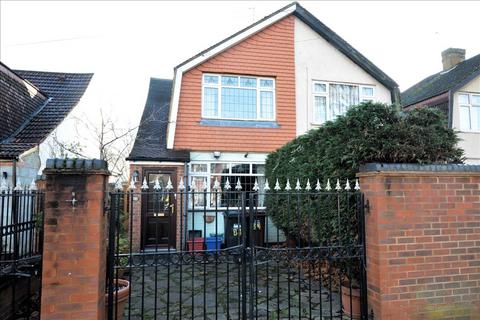 2 bedroom end of terrace house for sale, Durham Road, Feltham, Middlesex, TW14