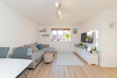 2 bedroom flat for sale, Simms Gardens, East Finchley, London