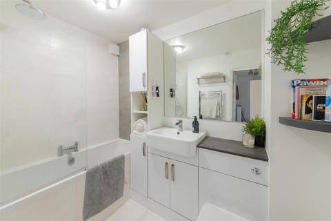 2 bedroom flat for sale, Simms Gardens, East Finchley, London