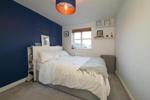 2 bedroom flat for sale, Simms Gardens, East Finchley, London