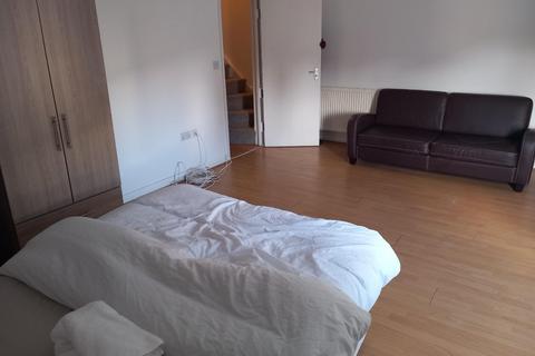 3 bedroom house share to rent, Watford , WD18