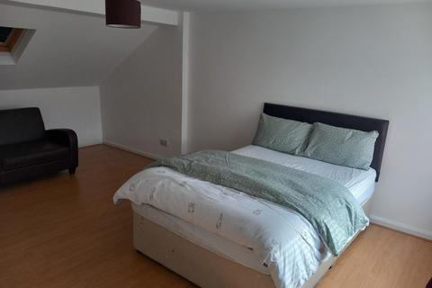 3 bedroom house share to rent, Watford , WD18