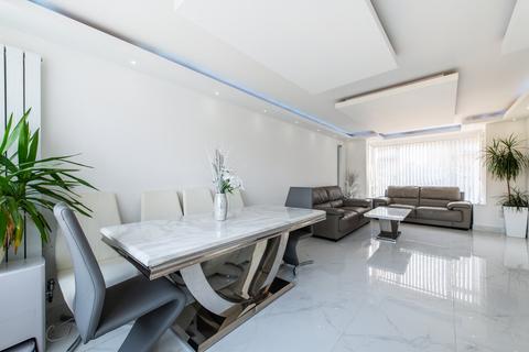 86 Leander Drive, Gravesend, DA12 4NE