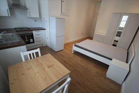 Studio to rent, Wealdstone, Harrow HA3