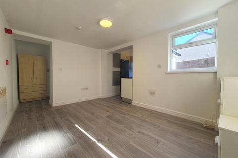 1 bedroom ground floor flat to rent, Broadway, Cardiff CF24