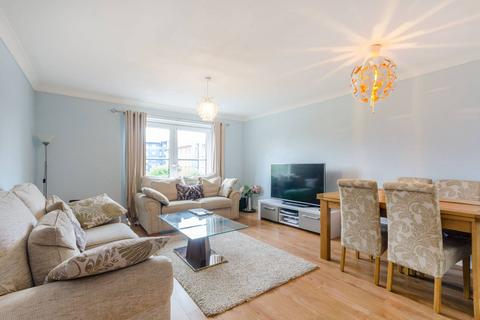 2 bedroom flat to rent, Cleeve Way, Sutton, SM1