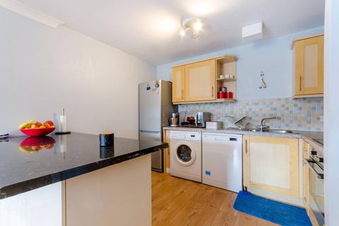 2 bedroom flat to rent, Cleeve Way, Sutton, SM1