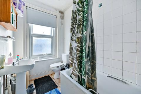 2 bedroom flat for sale, Whitton Road, Hounslow, TW3