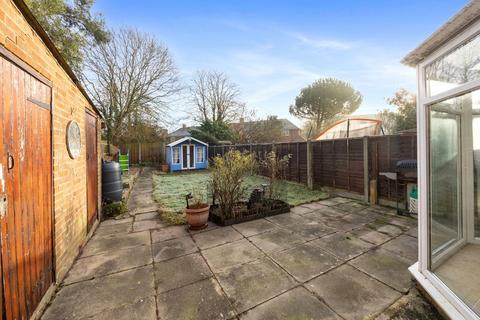 2 bedroom semi-detached house for sale, Chequers Close, Horley RH6