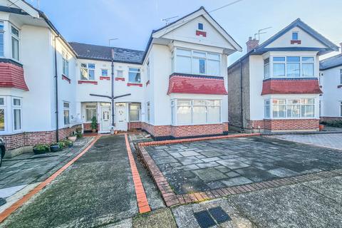 2 bedroom maisonette for sale, Tudor Drive, Gidea Park, RM2