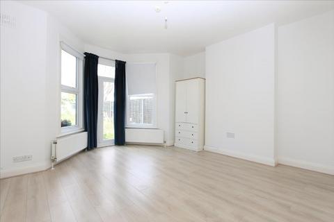 1 bedroom flat to rent, Park Avenue, London, N13