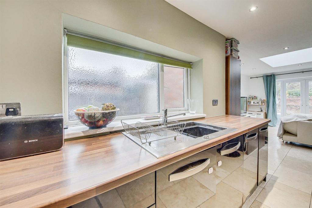 Kitchen / Reception