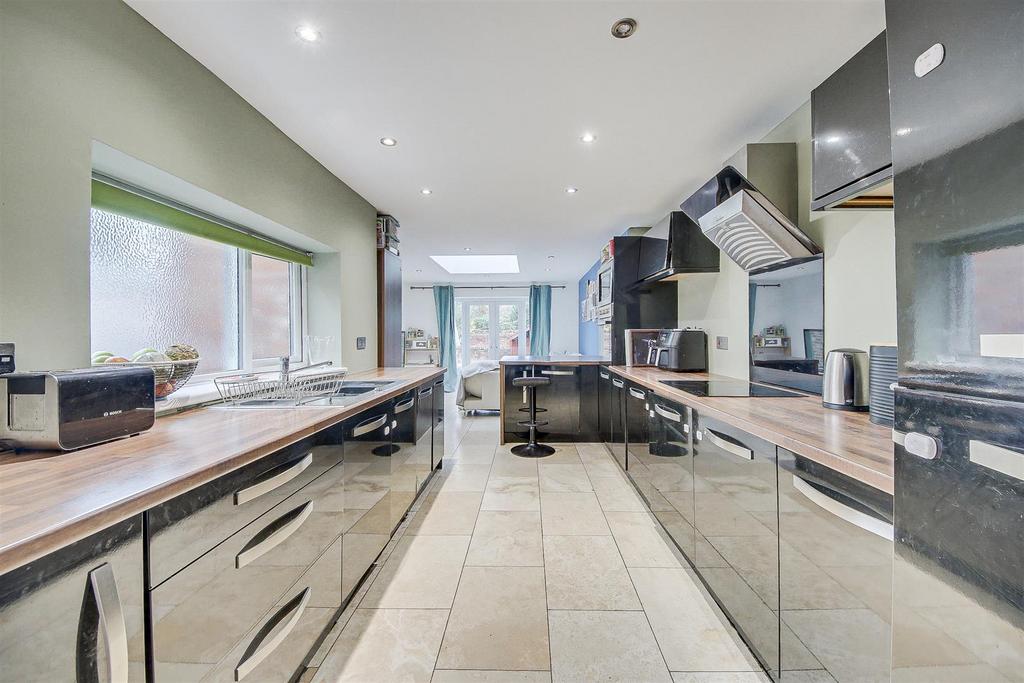 Kitchen / Reception