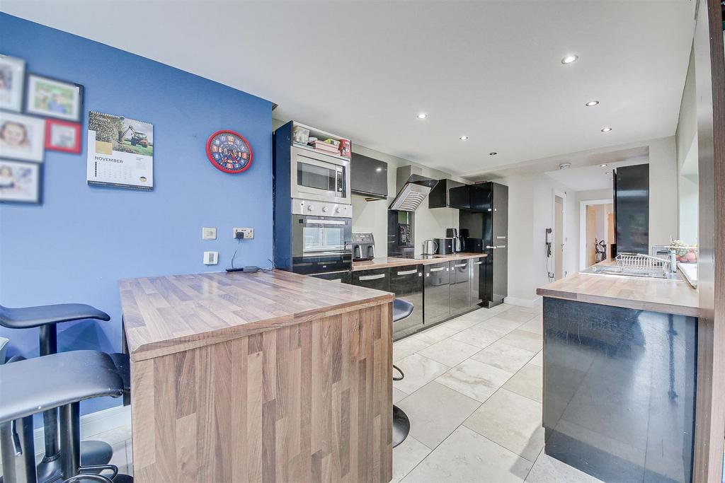 Kitchen / Reception