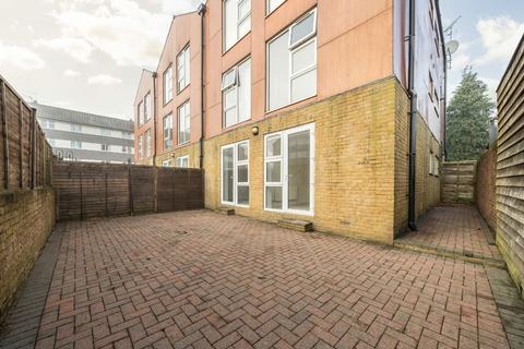 2 bedroom flat for sale, Main Street, Hanworth TW13