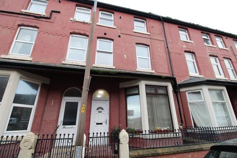 2 bedroom flat to rent, 10 Balmoral Terrace, Fleetwood