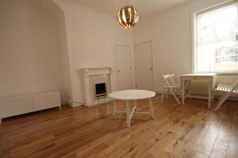 2 bedroom flat to rent, Claremont Road, Spital Tongues