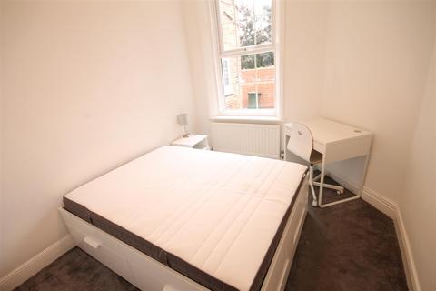 2 bedroom flat to rent, Claremont Road, Spital Tongues