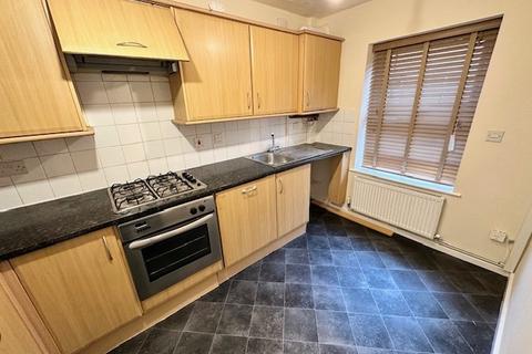 3 bedroom townhouse to rent, Kershaw St, Tyldesley, Manchester, M29