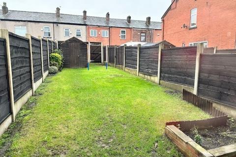 3 bedroom townhouse to rent, Kershaw St, Tyldesley, Manchester, M29