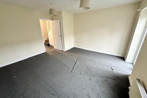 3 bedroom townhouse to rent, Kershaw St, Tyldesley, Manchester, M29