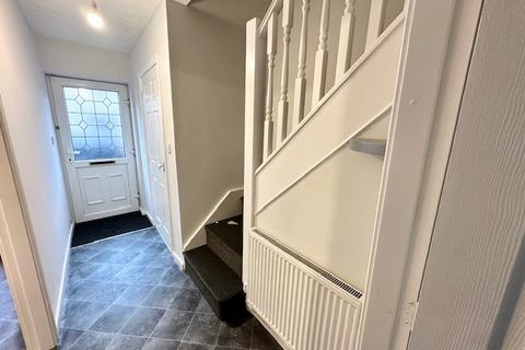 3 bedroom townhouse to rent, Kershaw St, Tyldesley, Manchester, M29