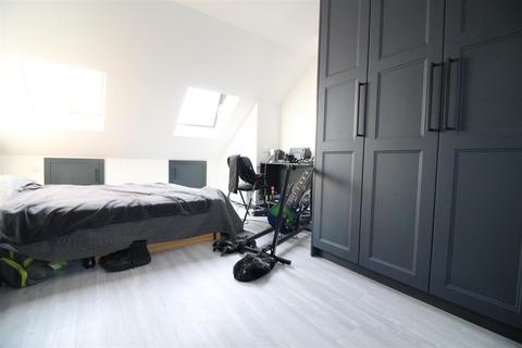 Studio to rent, Cromwell Road, Hounslow