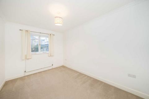 2 bedroom flat to rent, Wilcox Road, Teddington TW11