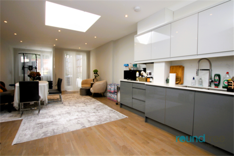 4 bedroom flat to rent, St. Marys Crescent, Hendon, NW4