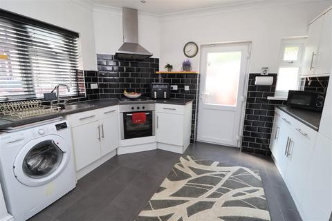 3 bedroom semi-detached house for sale, Royds Crescent, Rhodesia S80